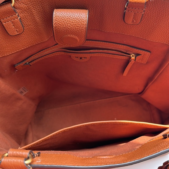 TORY BURCH Leather Wallet & Tote Bag. - Picture 9 of 16